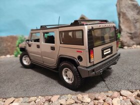 prodám model 1:18 HUMMER H2 - 6