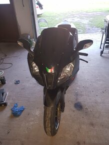 Predam aprilia rsv 1000r - 6