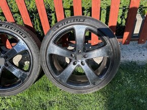 22 palcové disky +nízkoprofilové Michelin Pilot Sport 285/35 - 6