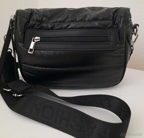 Moderná dámska crossbody kabelka / ľadvinka - 6