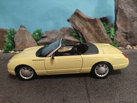 prodám model 1:18 ford thunderbird Cabrio 2000 - 6