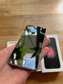 Apple iPhone SE 64GB Space Gray - 6