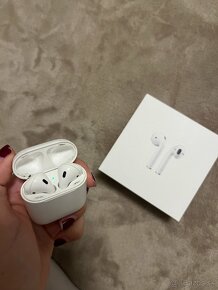 AirPods 1 - 6