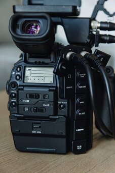 Canon C300 Mark II - 6