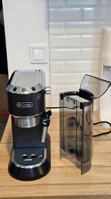 Pákový kávovar Delonghi Dedica EC685.BK + príslušenstvo - 6