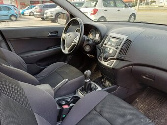 Hyundai i30 1.6 CRDi CW - 2012 - ČR - 6