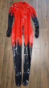 Latexový catsuit - čierno-červený - 6