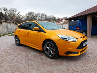 FORD FOCUS ST 2.0i - 6