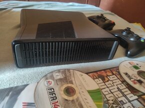 Xbox 360 + 2 controllery + 18 hier - 6