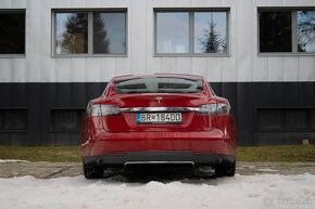 Tesla Model S - 6