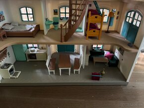 Schleich Veľký dom so stajňou a príslušenstvom 42416 - 6