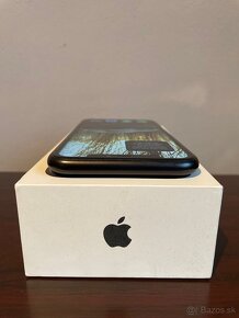 Apple iPhone XR 64GB - 6