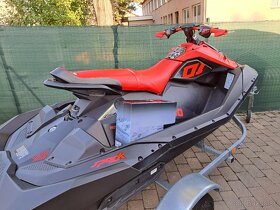 NA PREDAJ NOVÝ vodný skúter Sea - Doo Spark 3 up. 90 K - 6