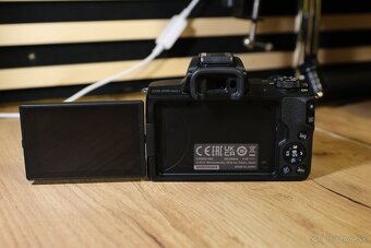 Canon EOS M50 Mark II - telo - 6