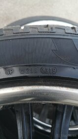 Elektróny Porsche, pneumatiky PIRELLI 285/40 R22 - 6