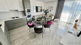 LUXUSNÝ 3 izbový apartmán v oblasti pláže Bahçeli, 90 m2, Es - 6