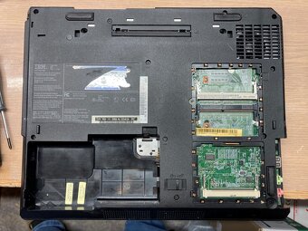 IBM ThinkPad R30 - 6