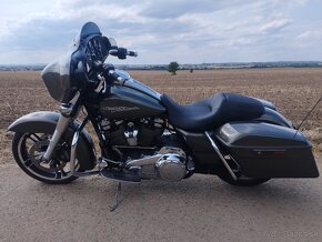 Harley Davidson FLHX Street Glide - 6