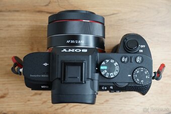 Sony Alpha A7 II objektiv Samyang AF 35mm f/2.8 9000 záberov - 6