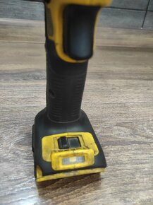 Rázový uťahovak Dewalt DCF890N + vložka - 6