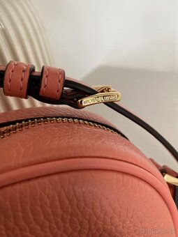 Michael Kors kožená crossbody kabelka - 6