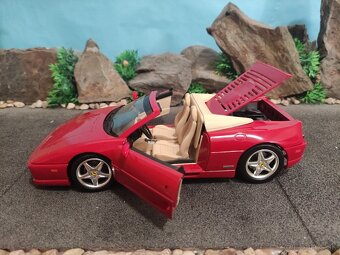 prodám model 1:18 ferrari F355 spider - 6