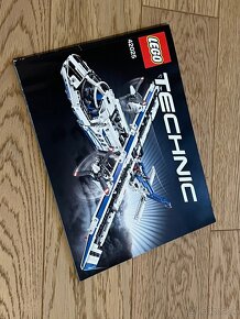 Lego Technic Cargo Plane #42025 - 6