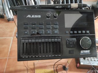 Elektronické bicie ALESIS STRIKE - 6