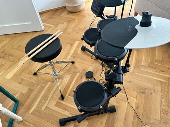 Predám elektronické bicie Alesis Debut Kit Black – rozbalené - 6