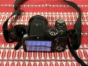 FujiFilm Finepix S2800HD - 6