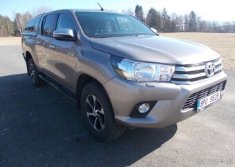 Toyota Hilux 2,4D naj 69 000km nafta manuál 110 kw - 7