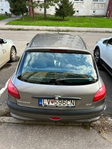 Predám Peugeot 206 1,4 benzin rok výroby 2000 - 7