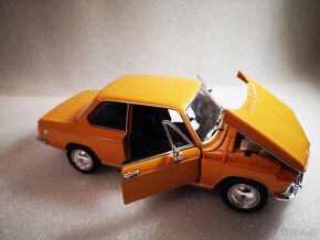 Predám nový kovový model auta BMW 2002 ti , 1:24 - 7