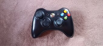 Rozpredám xbox360 slim S/E - 7