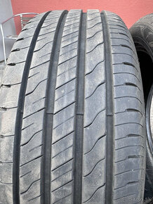 Predám 2 pneu GOODYEAR EfficientGrip 2 SUV 235/50 R19 103V - 7