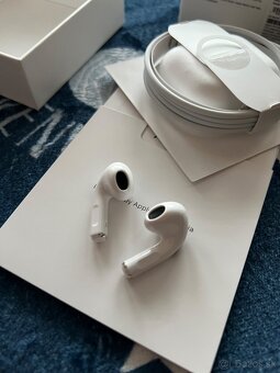 Apple AirPods (3. generácie) s Lightning nabíjacím puzdrom - 7