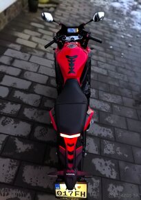 Honda CBR 650 RA padnuta - 7