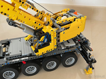 Lego 42009 Autožeriav , Mobile crane Mk II - 7