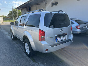 Nissan Pathfinder 2.5 DCi - 7