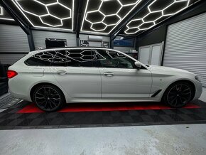 BMW 530d xDrive AT Touring M-paket - 7