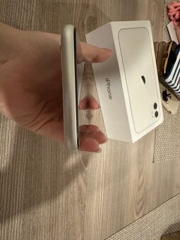 iPhone 11 64GB + nové ochranné sklo a kryty - 7