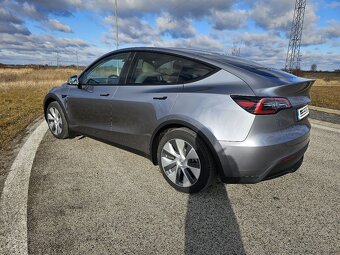 Tesla model Y - 7