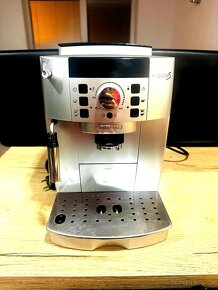 Kompaktný plnoautomatický kávovar De'Longhi Magnifica S ECAM - 7