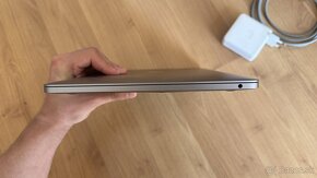 MacBook Pro 13 2019 256 GB + nabijecka - 7