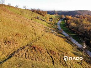 RADO | Na predaj pozemok s nádherným výhľadom v Trenčianskej - 7