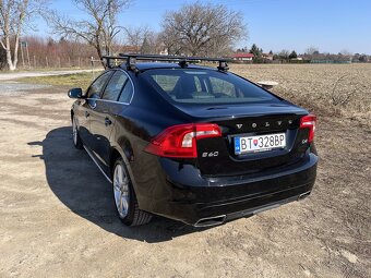 Volvo S60 Summum D4 - rv.2017 - 133KW- nezávislé kúrenie - 7