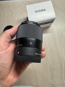 ZV-E10 + sony 16-50mm + sigma 30mm f1.4 - 7