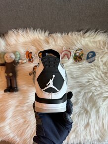 Jordan 4 - 7