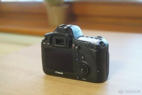 Canon EOS 6D + Canon EF 40mm f/2.8 STM - 7