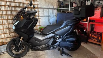 Honda ADV 350 black r. 2024, 3600 km - 7